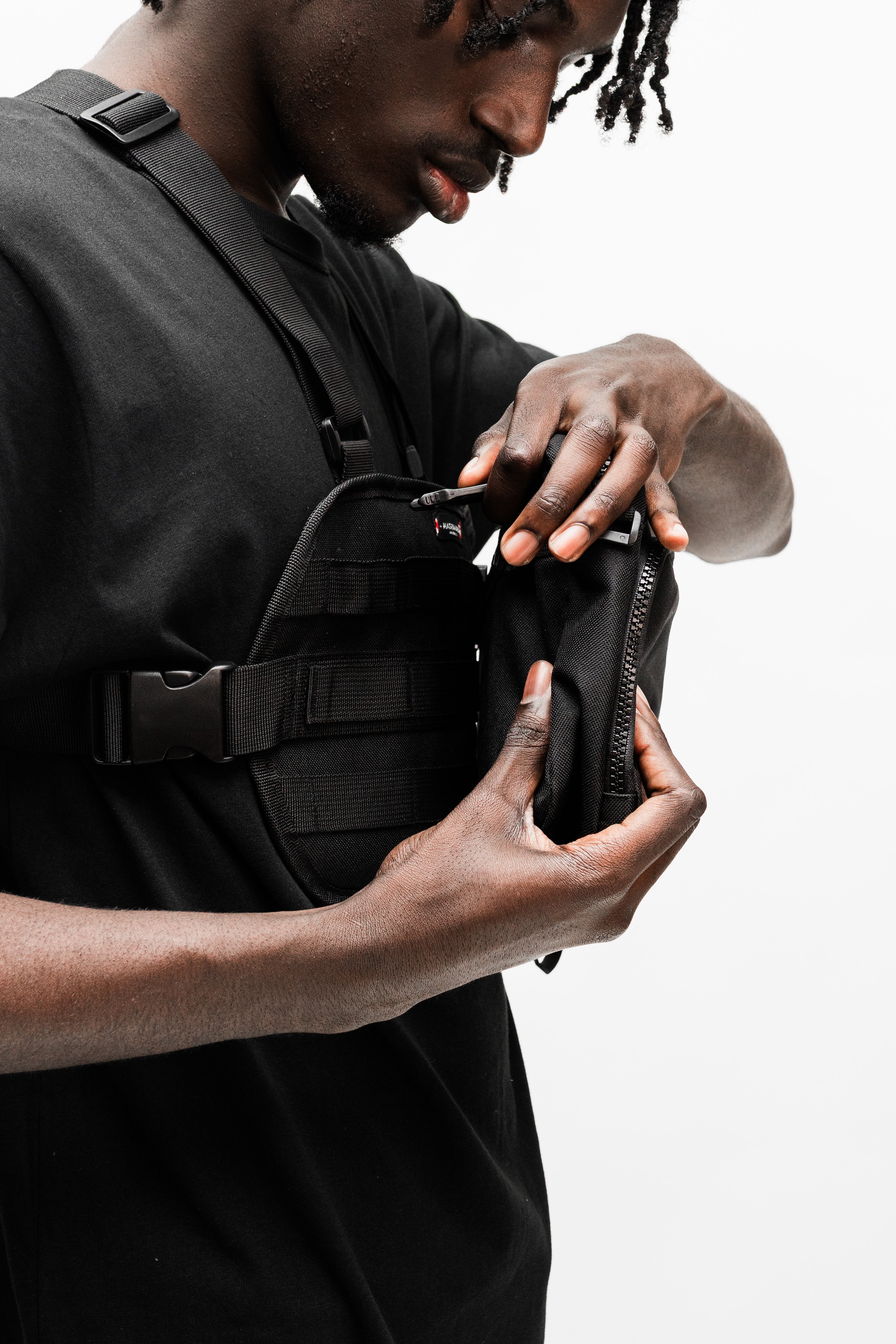 Maison NOIR Multi-pocket Transformable Chest Bag